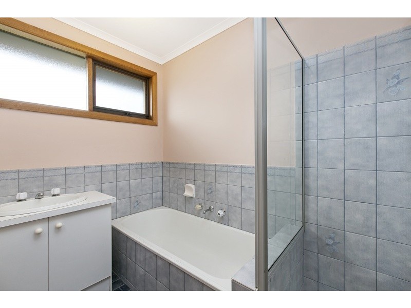8 MARJORAM CLOSE, Hallam VIC 3803