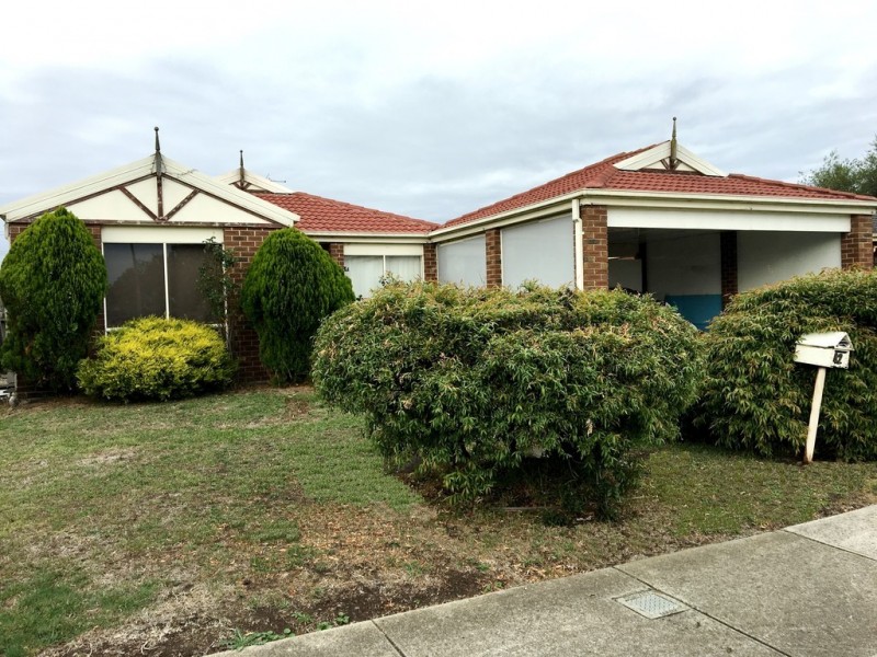 42 JOYCE STREET, Cranbourne West VIC 3977