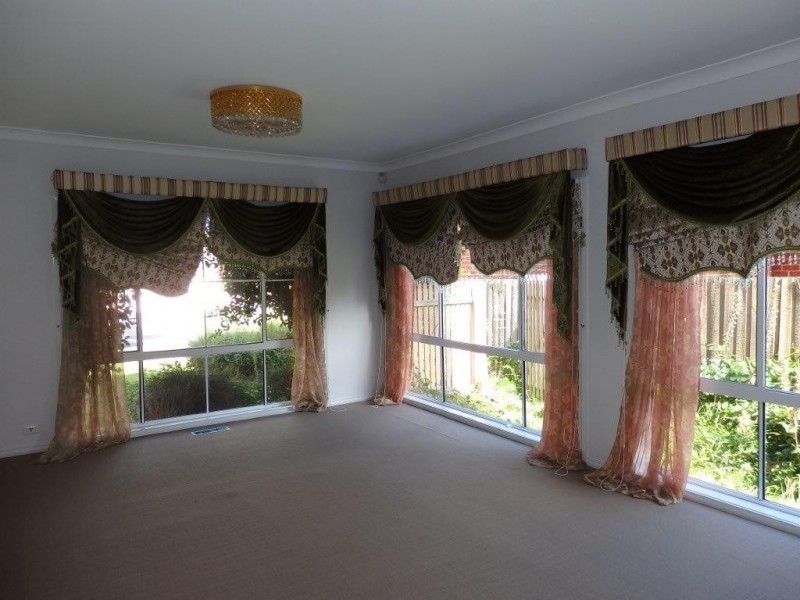 14 LILAC CRESCENT, Berwick VIC 3806