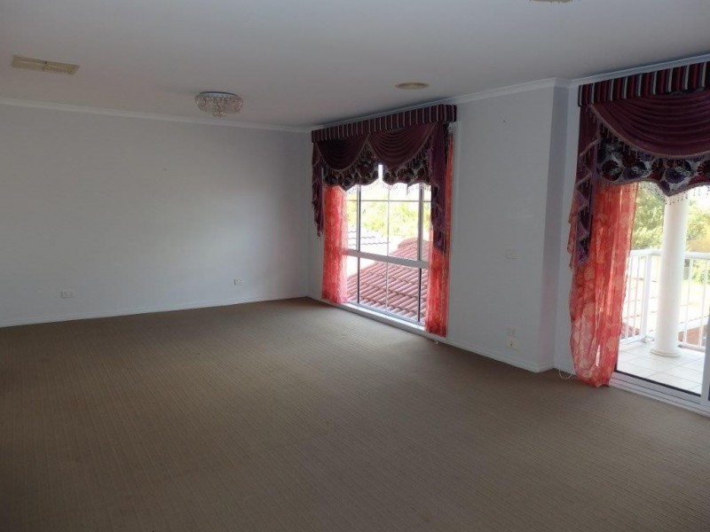 14 LILAC CRESCENT, Berwick VIC 3806