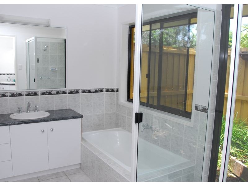 9-11 Jindera Court, Wondunna QLD 4655
