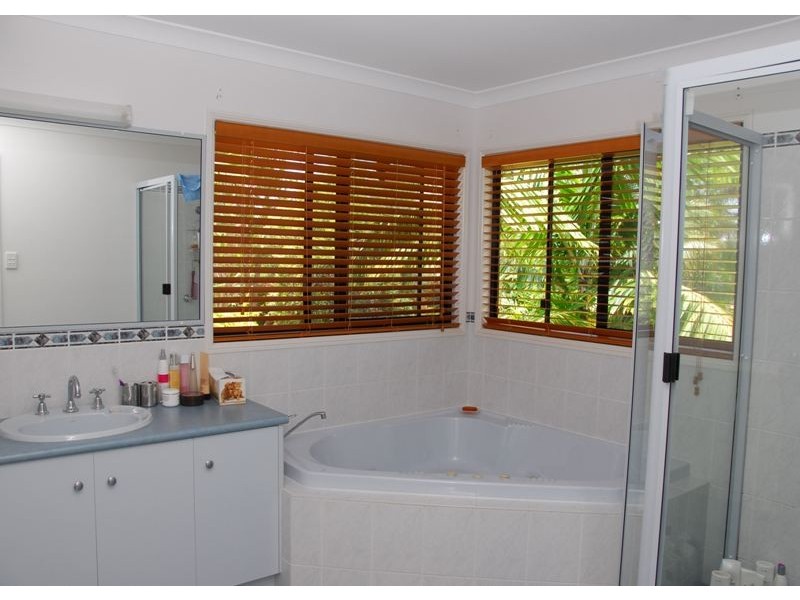 9-11 Jindera Court, Wondunna QLD 4655