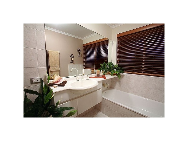 19 Oceanview Street, Point Vernon QLD 4655