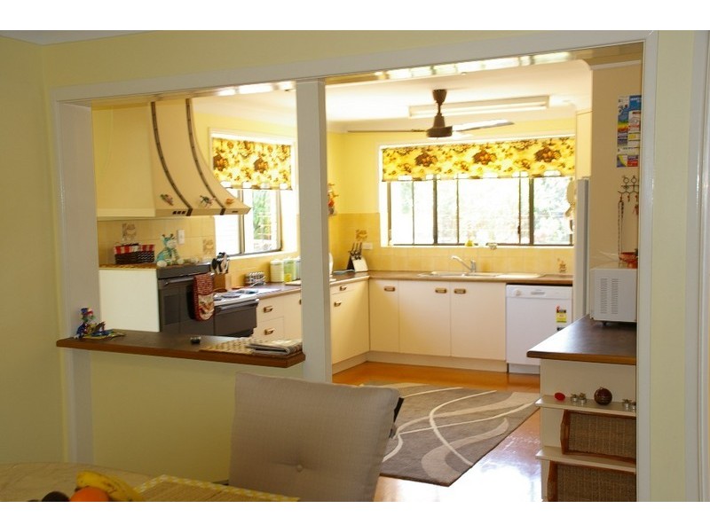 122 Esplanade, Point Vernon QLD 4655