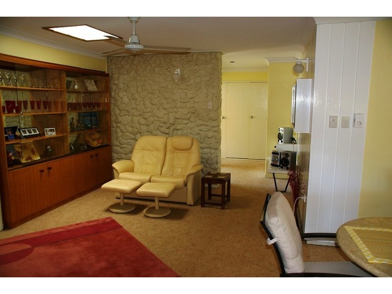 122 Esplanade, Point Vernon QLD 4655