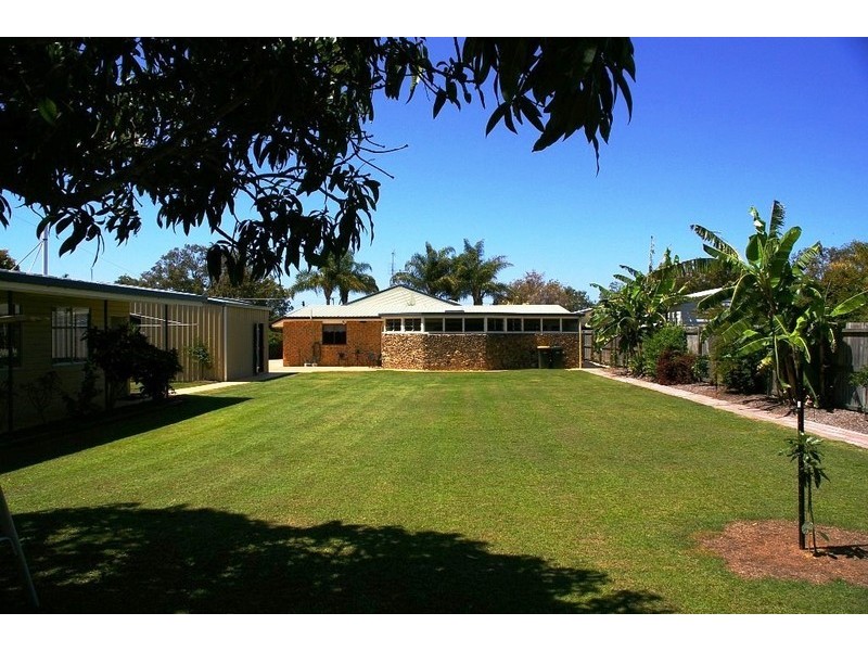 122 Esplanade, Point Vernon QLD 4655