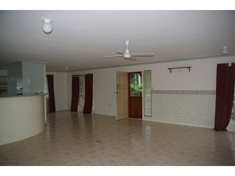 8 Spence Street, Point Vernon QLD 4655