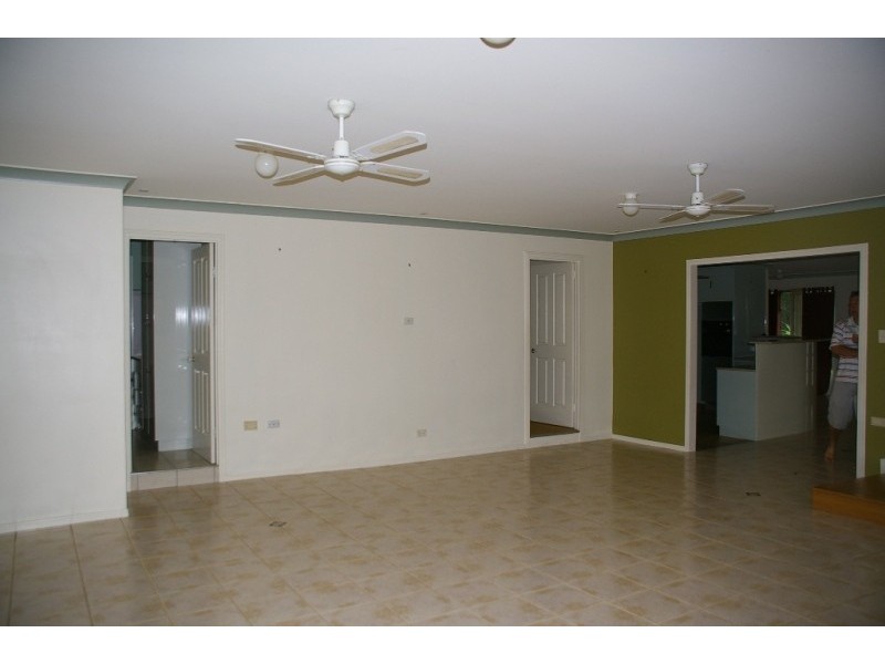 8 Spence Street, Point Vernon QLD 4655