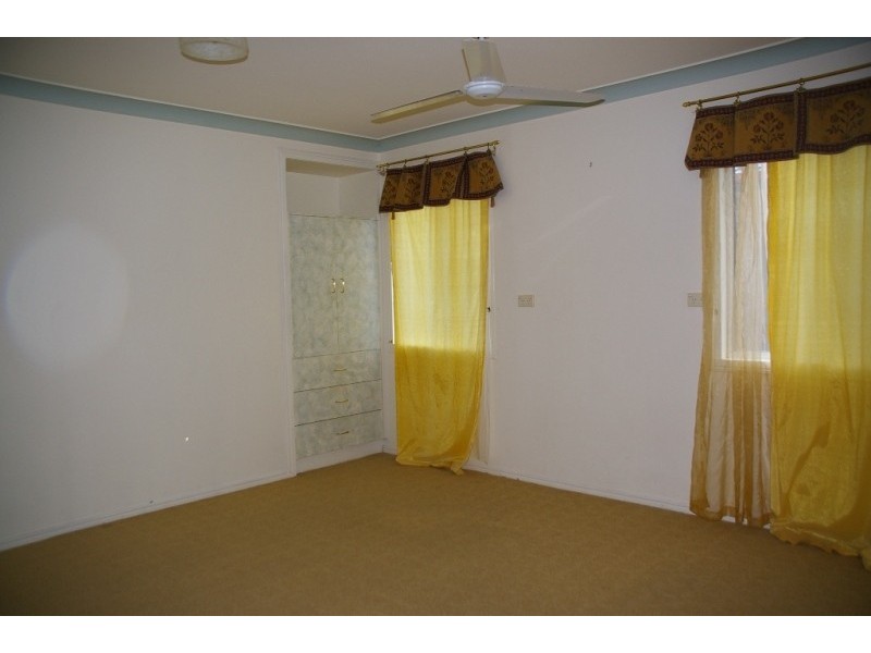 8 Spence Street, Point Vernon QLD 4655