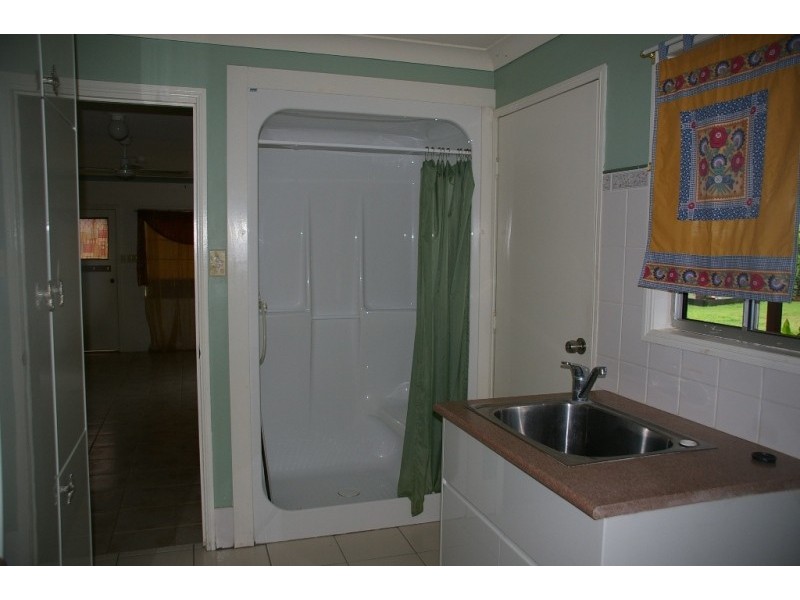 8 Spence Street, Point Vernon QLD 4655