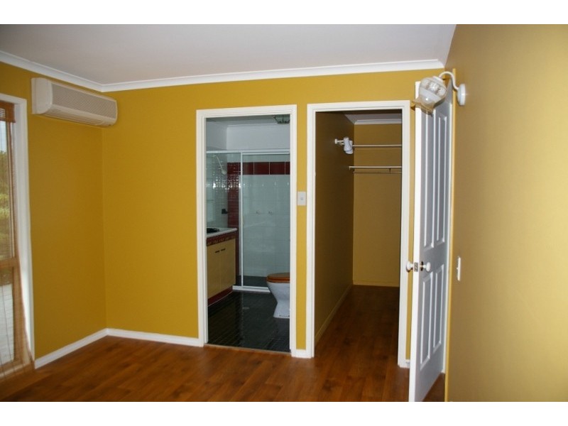 8 Spence Street, Point Vernon QLD 4655