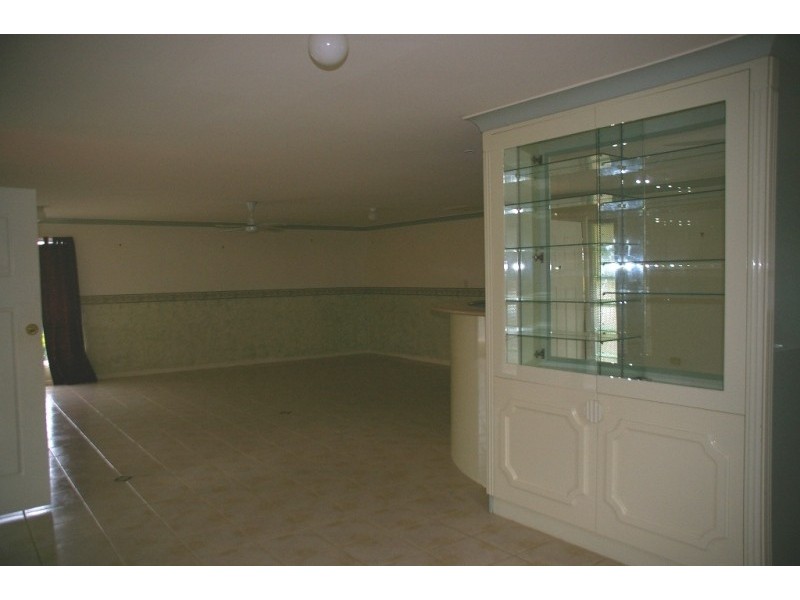 8 Spence Street, Point Vernon QLD 4655