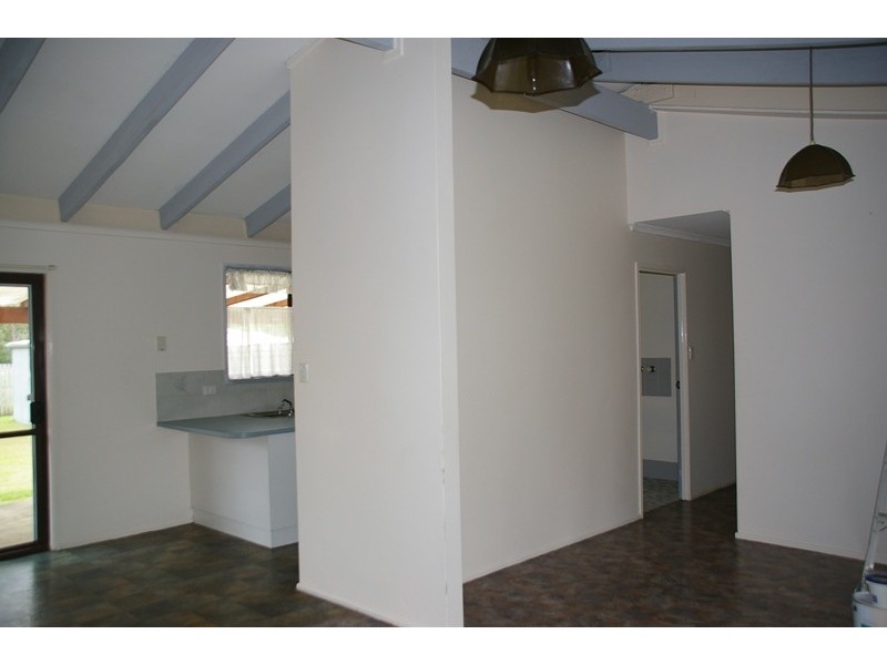 109 Hammond Street, Urangan QLD 4655