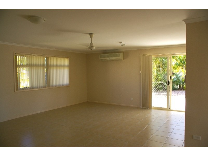 7 Macbel Court, Torquay QLD 4655