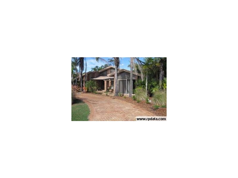 67 Ladbroke, Urangan QLD 4655