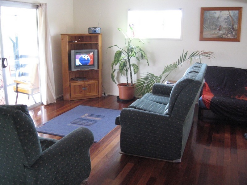 14 Prince Street, Urangan QLD 4655