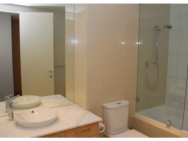 303 / 468 Esplanade, Torquay QLD 4655