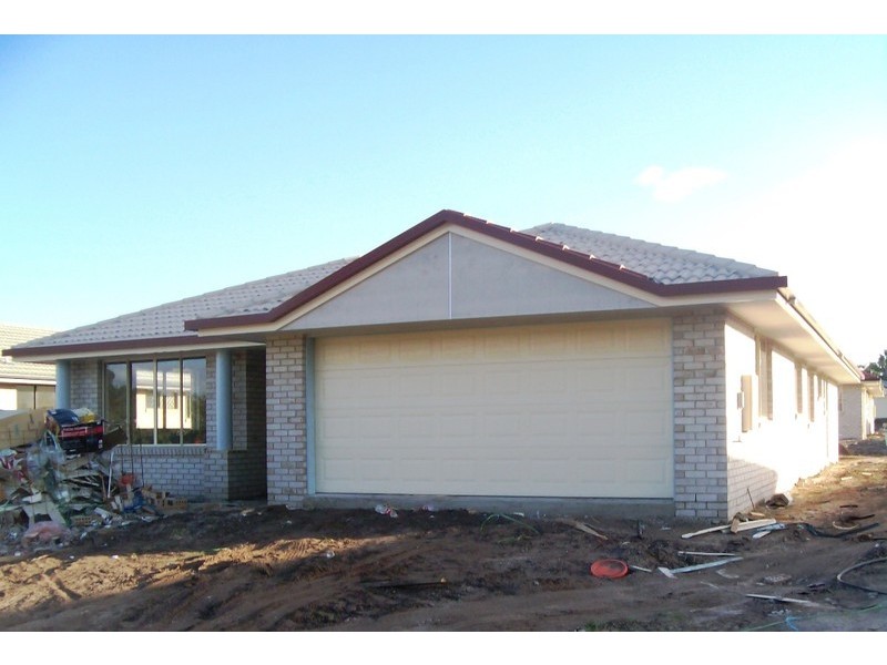 8 Emerald Park Way, Urangan QLD 4655