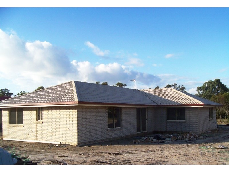 8 Emerald Park Way, Urangan QLD 4655