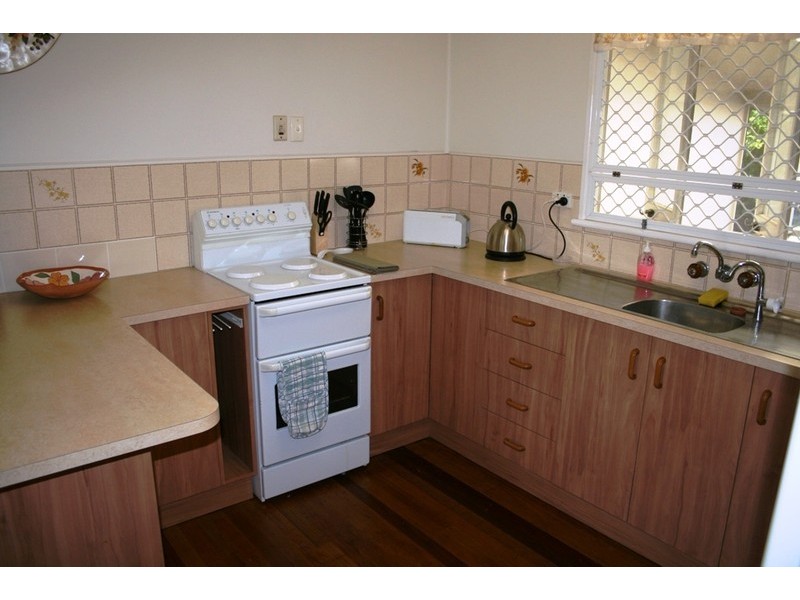 100 Long Street, Point Vernon QLD 4655