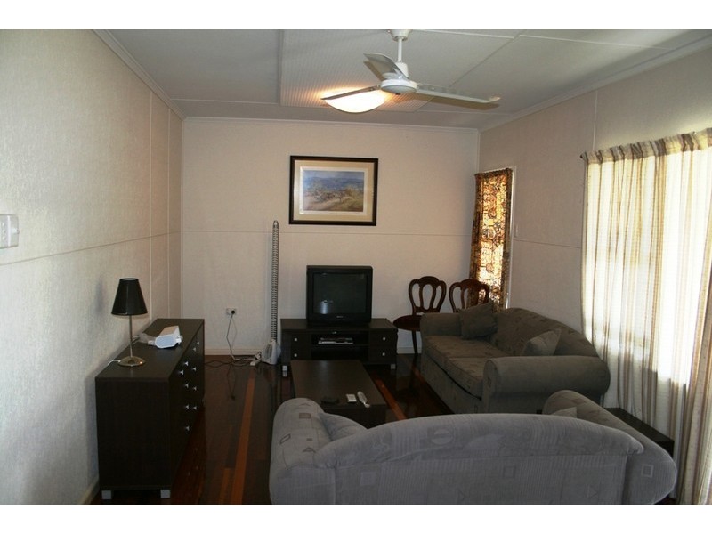 100 Long Street, Point Vernon QLD 4655