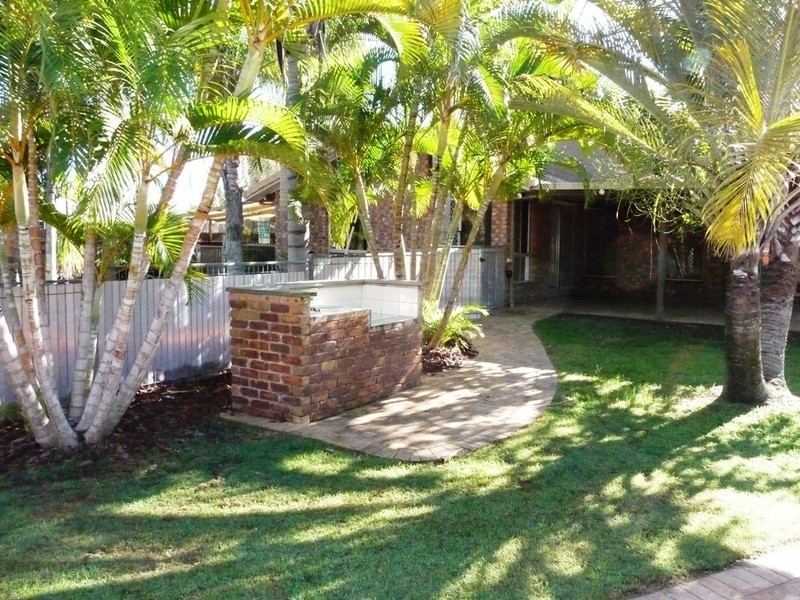 67 Ladbroke Crescent, Urangan QLD 4655