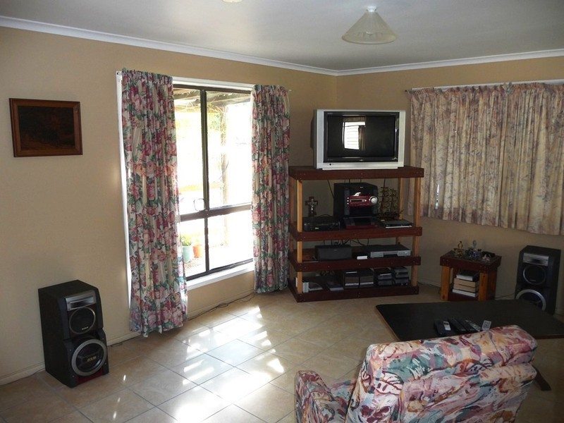 18 Rachael Street, Point Vernon QLD 4655