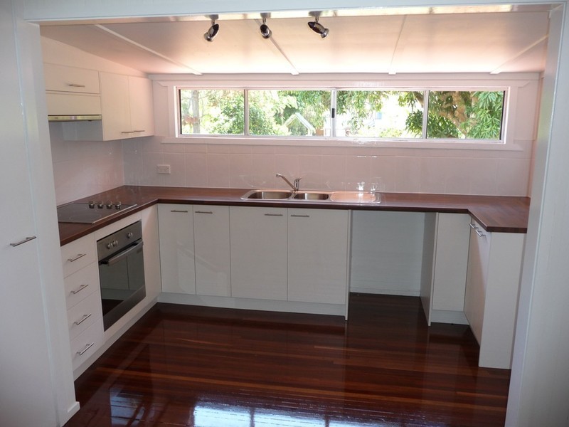 10 King Street, Urangan QLD 4655