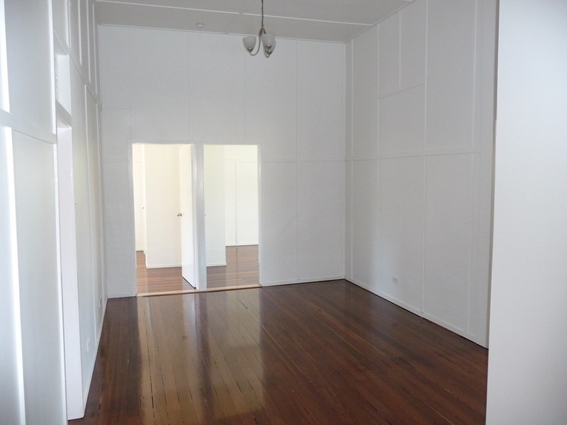 10 King Street, Urangan QLD 4655