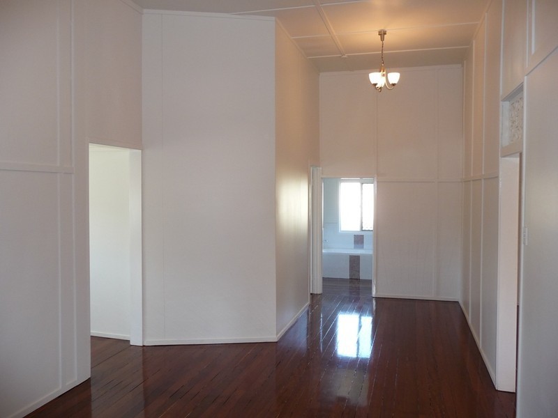 10 King Street, Urangan QLD 4655