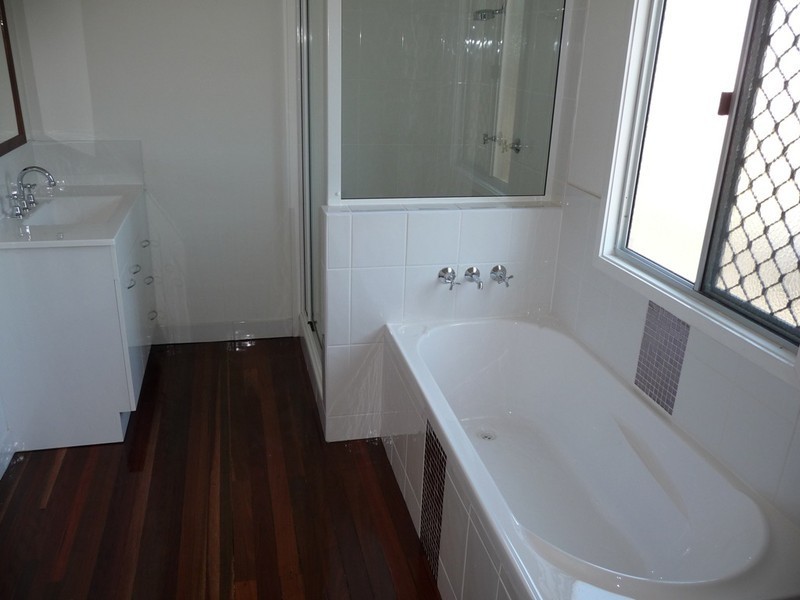 10 King Street, Urangan QLD 4655