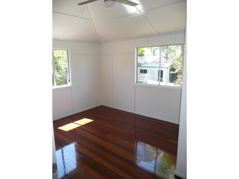 10 King Street, Urangan QLD 4655