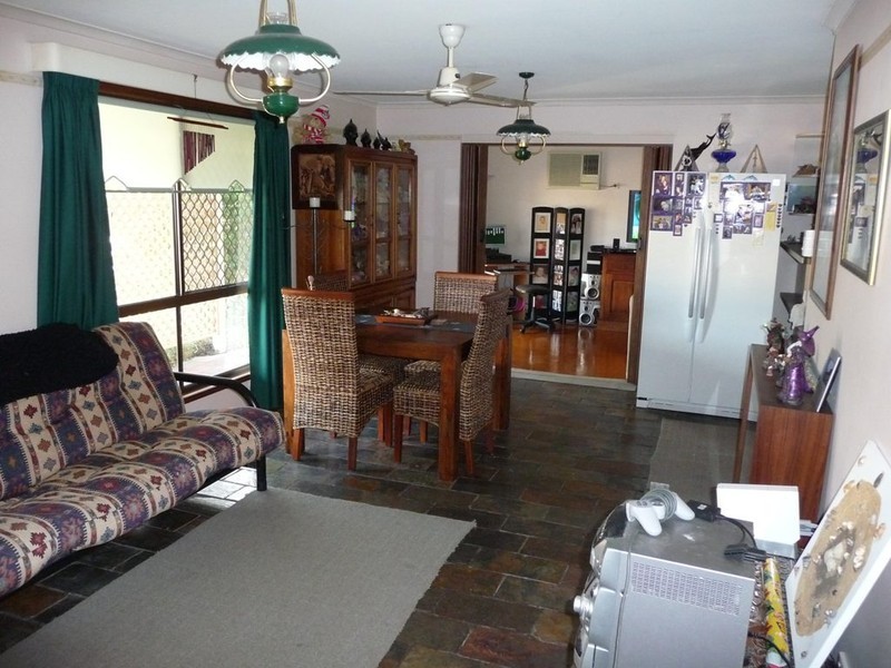 105 Limpus Street, Urangan QLD 4655