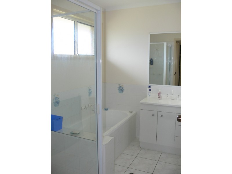 32 Wide Bay Drive, Eli Waters QLD 4655