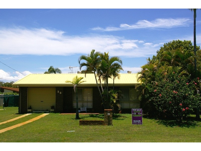 36 William Street, Urangan QLD 4655