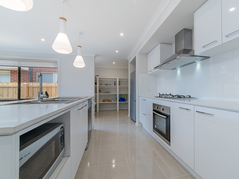10 Shoalhaven Road, Cowes VIC 3922