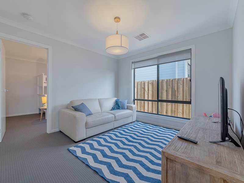 10 Shoalhaven Road, Cowes VIC 3922
