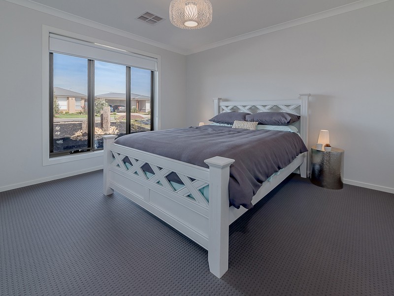 10 Shoalhaven Road, Cowes VIC 3922