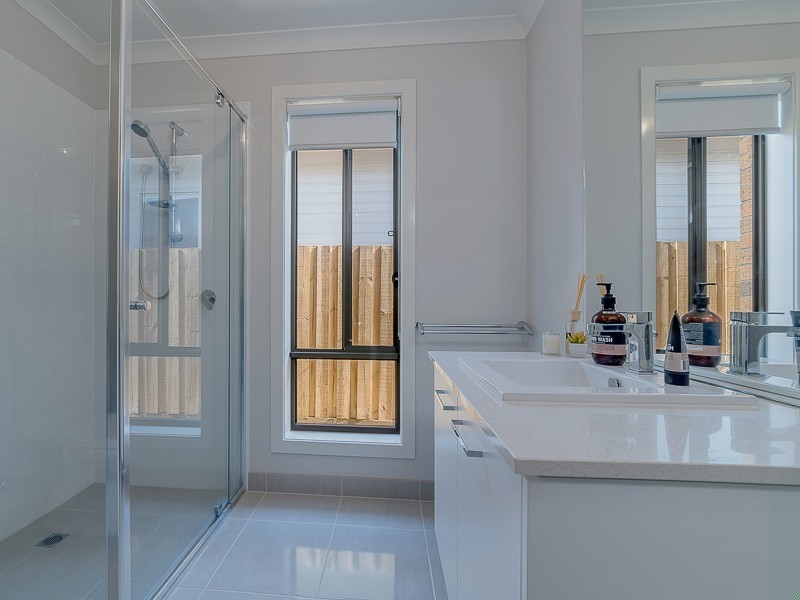 10 Shoalhaven Road, Cowes VIC 3922