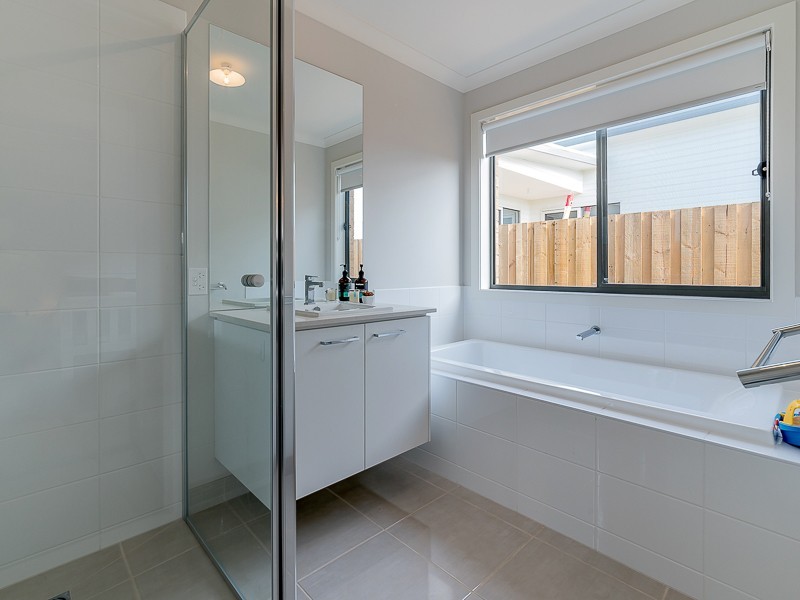 10 Shoalhaven Road, Cowes VIC 3922