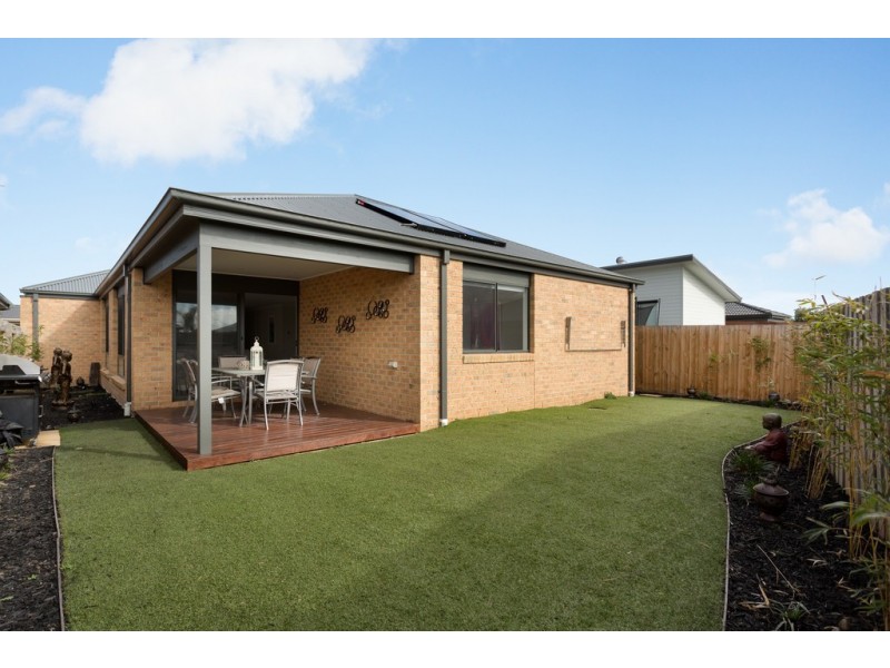 10 Shoalhaven Road, Cowes VIC 3922