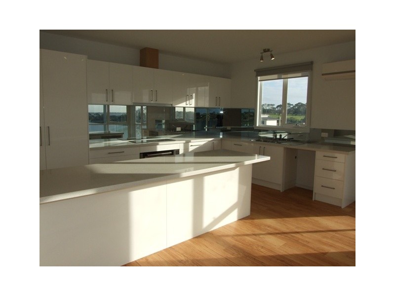 6 Silverstone Drive, Cowes VIC 3922