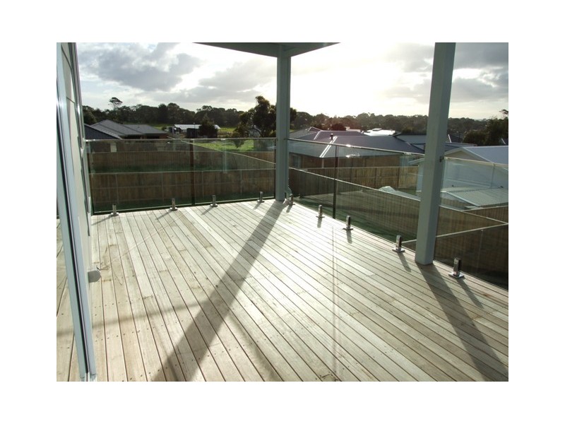 6 Silverstone Drive, Cowes VIC 3922