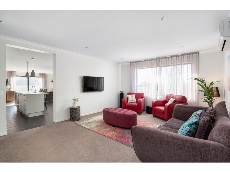 52 Grampian Boulevard, Cowes VIC 3922