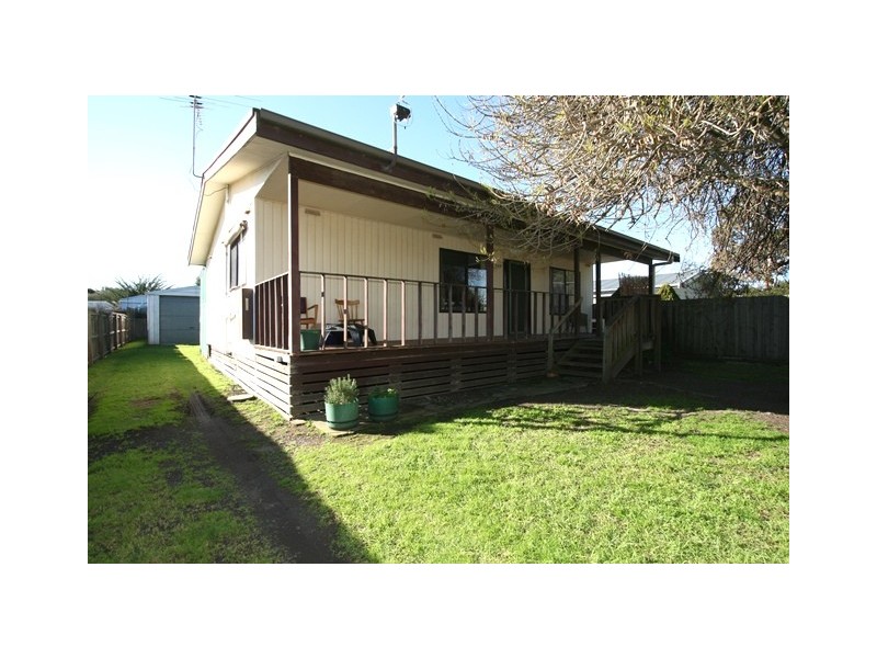 82 Churchill Drive, Cowes VIC 3922