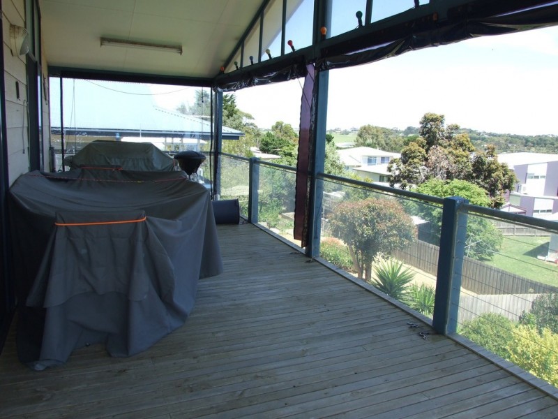 24 Bayview Drive, Cowes VIC 3922