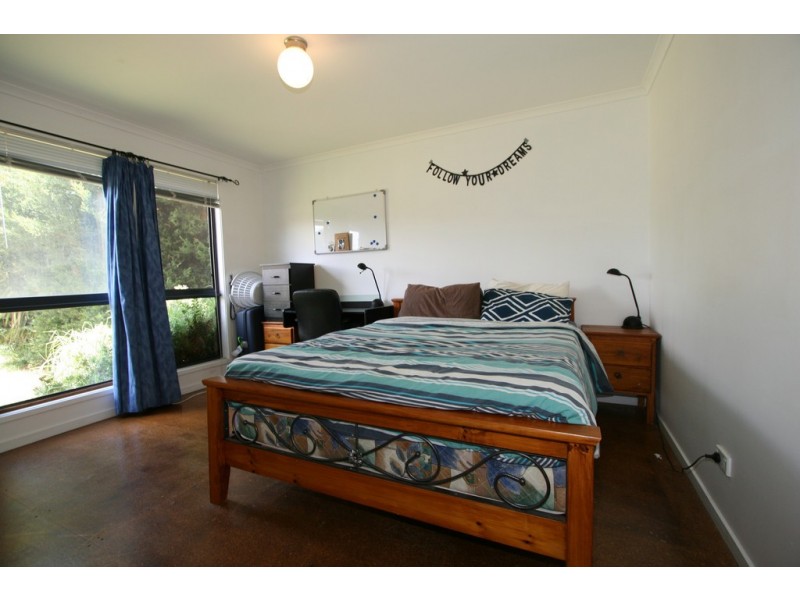 24 Bayview Drive, Cowes VIC 3922