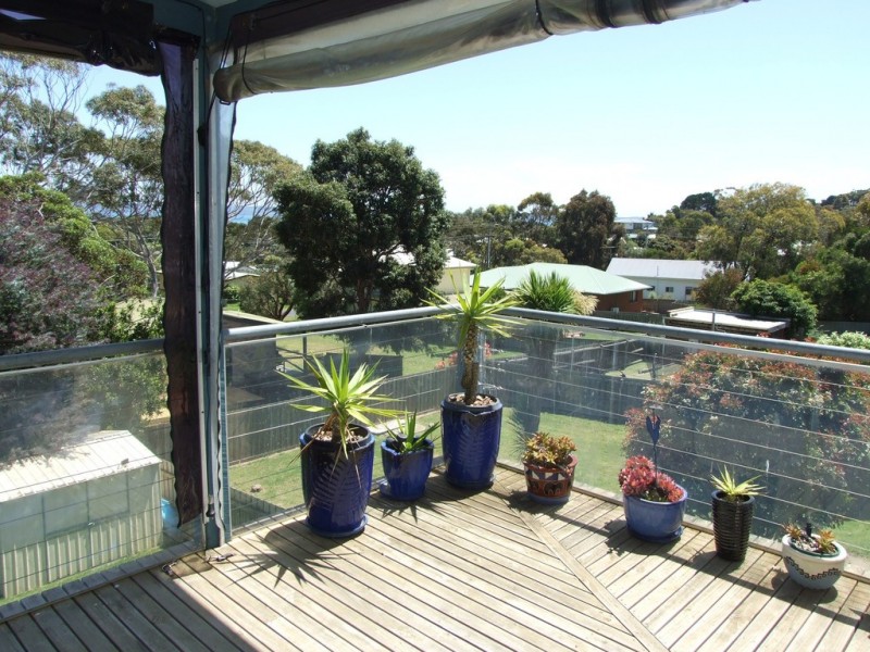 24 Bayview Drive, Cowes VIC 3922