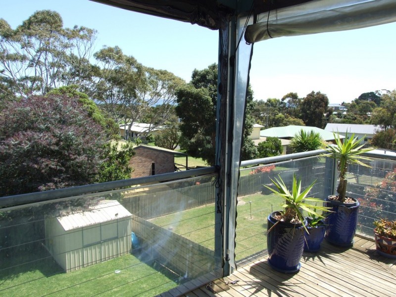 24 Bayview Drive, Cowes VIC 3922