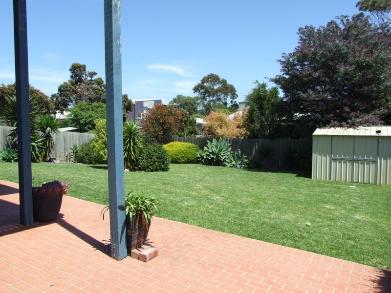 24 Bayview Drive, Cowes VIC 3922